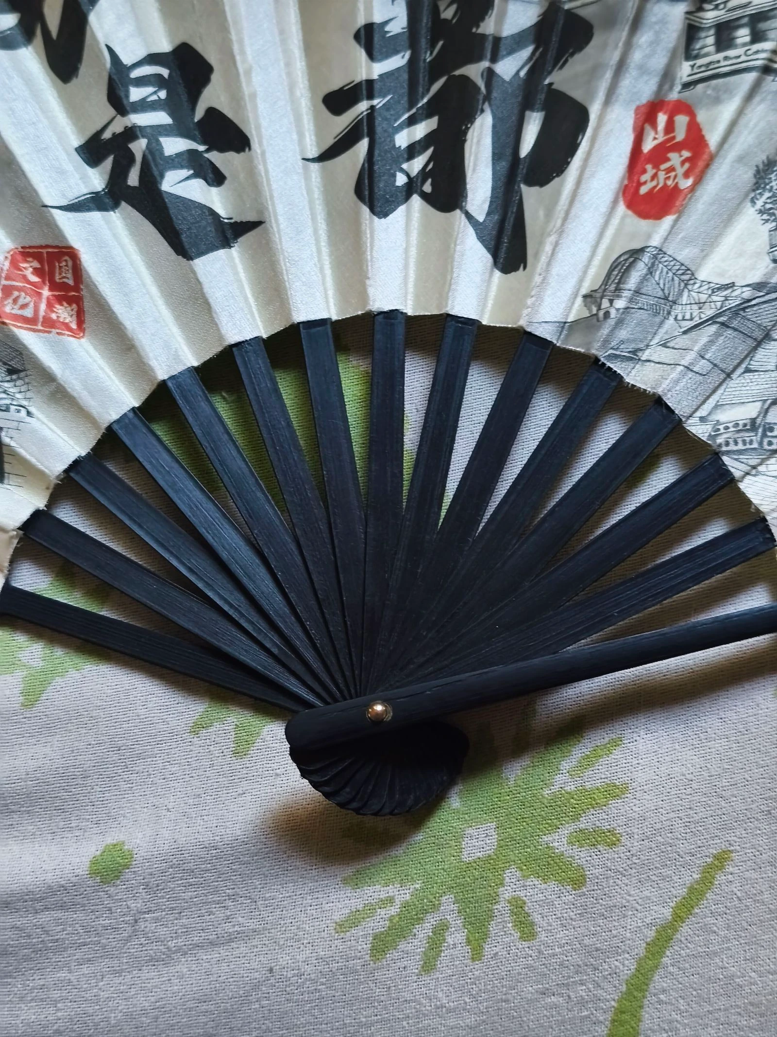 Éventail origine Chine en bambou et soie – photo 5